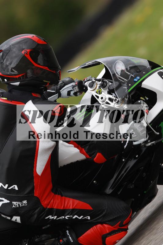 Archiv-2022/13 25.04.2022 Plüss Moto Sport ADR/Freies Fahren/backside